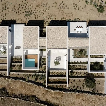 Leone Parikia (Paros)